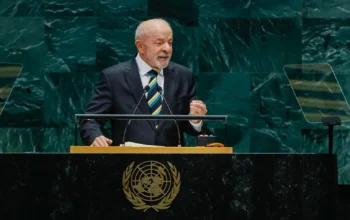 Flávio Bolsonaro quer que TSE proíba campanha de Lula a usar discurso na ONU