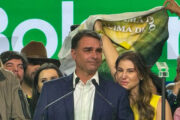 Flávio Bolsonaro voou em avião de Vorcaro para voltar dos EUA com a família