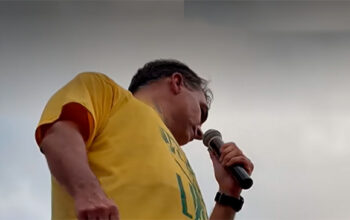 Flávio Bolsonaro manda chamar a polícia após carreata ser atingida em Goiânia: "tentativa de homicídio"
