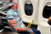 Homem é amarrado em poltrona de avião após acusações de racismo e homofobia