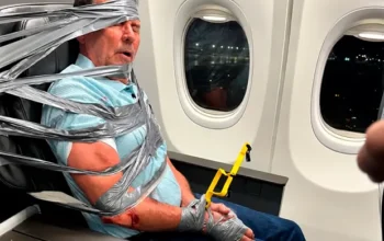 Homem é amarrado em poltrona de avião após acusações de racismo e homofobia