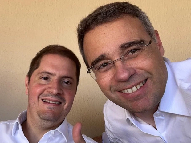 Implante capilar de Mendonça foi feito pelo irmão de advogado de Vorcaro