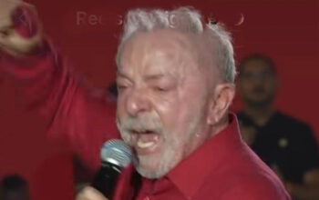 Lula acaba com a ‘taxa das blusinhas’ e destaca isenção de imposto para importação de medicamentos