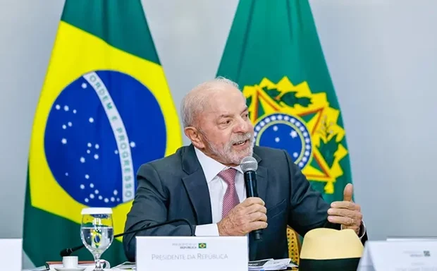 Lula acusa aliados de Flávio Bolsonaro de tentar barrar fim da escala 6×1: “O Brasil testemunhou quem é quem”