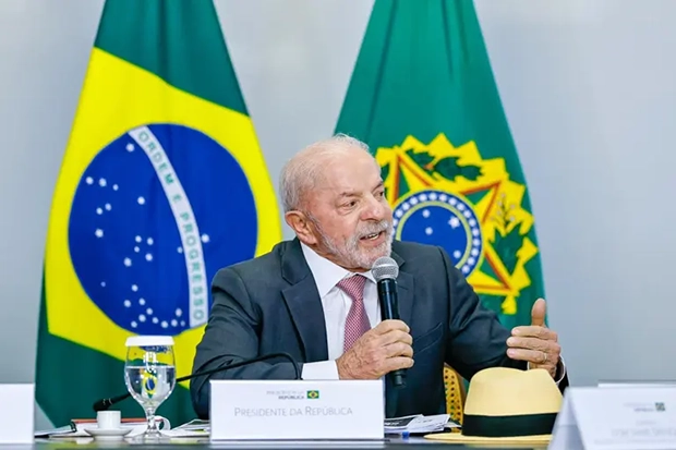 Lula acusa aliados de Flávio Bolsonaro de tentar barrar fim da escala 6×1: “O Brasil testemunhou quem é quem”