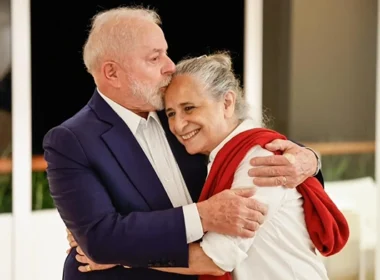 Lula agradece apoio eleitoral de Maria Bethânia: “Combustível”