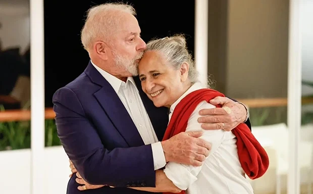 Lula agradece apoio eleitoral de Maria Bethânia: “Combustível”