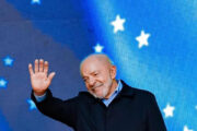 Lula assina portaria que autoriza 19 institutos federais em 12 estados