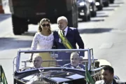 Lula e Janja desfilam em carro aberto no 7 de Setembro com foco na soberania