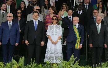 Lula participa de desfile do Sete de Setembro com Fachin, Alcolumbre e Motta