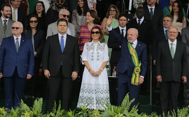 Lula participa de desfile do Sete de Setembro com Fachin, Alcolumbre e Motta