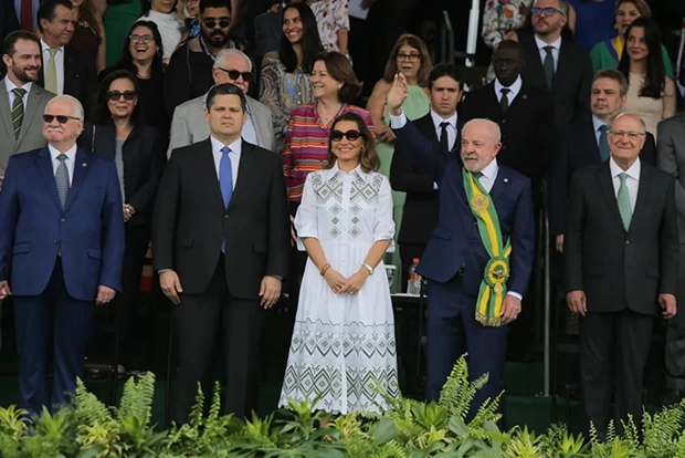 Lula participa de desfile do Sete de Setembro com Fachin, Alcolumbre e Motta