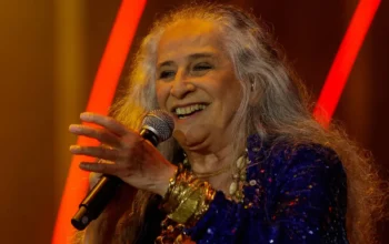Maria Bethânia faz o “L” e declara voto em Lula no Coala Festival