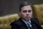 Mendonça abriu “as portas do inferno” para favorecer Flávio Bolsonaro, dizem ministros do STF