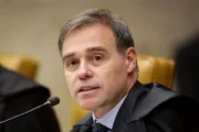 Mendonça manda apagar vídeo de IA que ligava Flávio Bolsonaro a Vorcaro