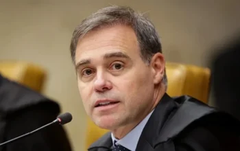 Mendonça manda apagar vídeo de IA que ligava Flávio Bolsonaro a Vorcaro