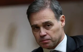 Mendonça mantém em sigilo dados de mais de 30 investigados no caso Master