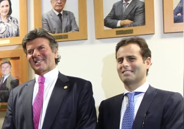 Mensagens mostram filho de Fux com Vorcaro durante almoço em Nova York