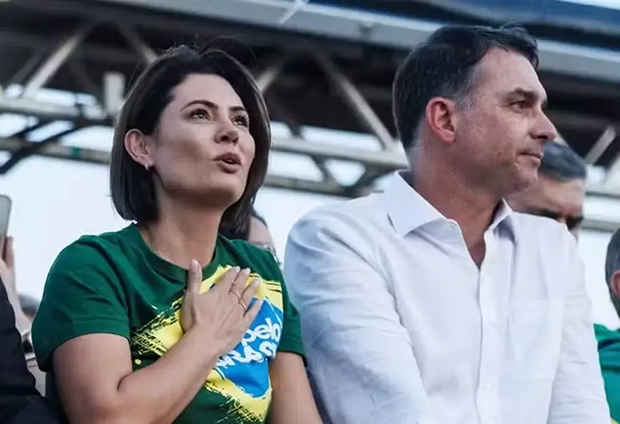 Michelle Bolsonaro não participa do ato convocado por Flávio Bolsonaro na Avenida Paulista