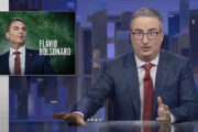 Na HBO, comediante John Oliver chama Flávio Bolsonaro de “um bosta perigoso”