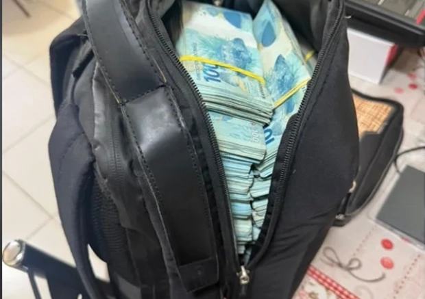 PF encontra mochilas e sacola recheadas com R$ 1 milhão no Acre