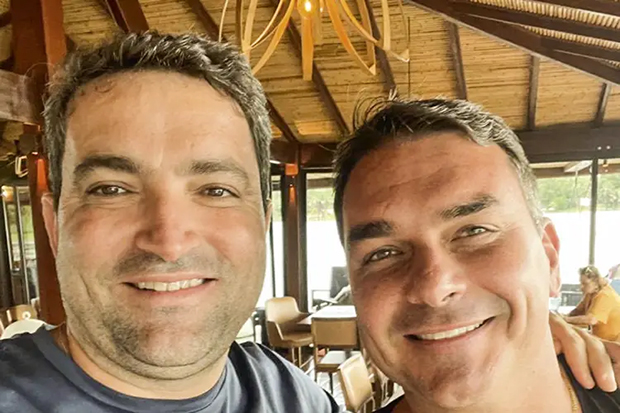 PF investiga se advogado amigo de Flávio usou bets para lavar dinheiro