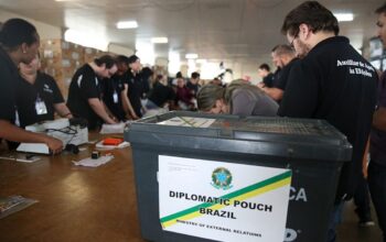 Quase 1 milhão de brasileiros no exterior poderão votar nas eleições