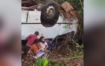Micro-ônibus cai em ribanceira na BR-174 e deixa 17 feridos no Amazonas