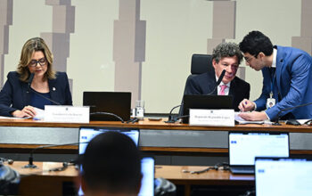 Comissão mista do Congresso aprova fim da taxa das blusinhas