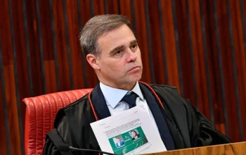 Mendonça atende a determinação de Fachin e derruba sigilo de ação sobre pagamentos de Vorcaro