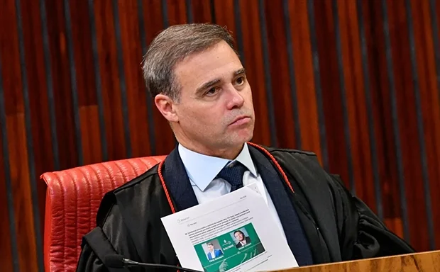 Mendonça atende a determinação de Fachin e derruba sigilo de ação sobre pagamentos de Vorcaro