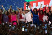 Lula abre 13 pontos sobre Flávio entre mulheres no 2º turno, diz pesquisa