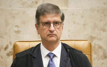 Ex-banqueiro Daniel Vorcaro levou filho de Paulo Gonet a Londres, indicam mensagens