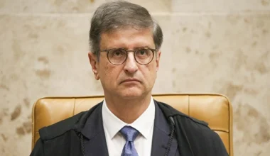 Ex-banqueiro Daniel Vorcaro levou filho de Paulo Gonet a Londres, indicam mensagens