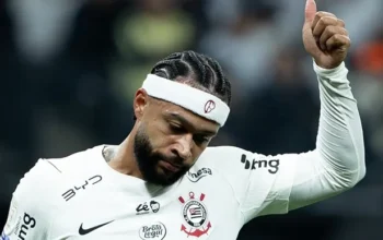 Memphis pede desculpas no vestiário após pênalti perdido na eliminação do Corinthians