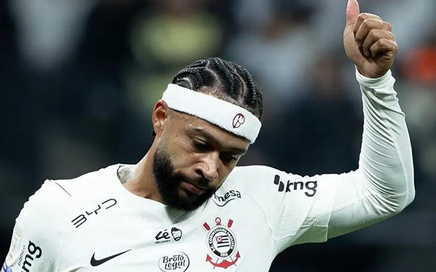 Memphis pede desculpas no vestiário após pênalti perdido na eliminação do Corinthians