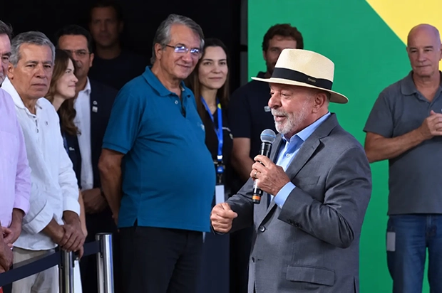 Lula promete “canetinha” gratuita no SUS para pacientes com obesidade