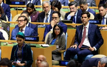 Venezuelanos protestam contra Delcy Rodríguez na ONU: “Não nos representa”