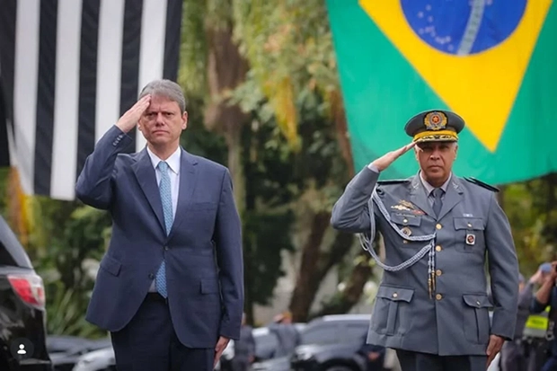 Governo Tarcísio se recusa a explicar passagens de até R$ 63 mil de secretário