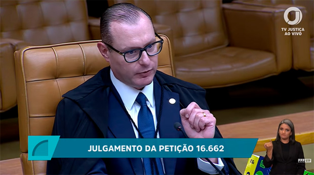 Zanin acompanha Dino e forma 3 a 1 para unir casos de Moraes e Mendonça no plenário do STF
