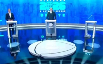 Record mantém púlpito vazio em debate após fuga de Tarcísio