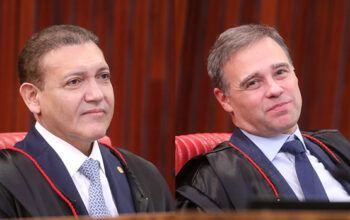 Rui Falcão pede ao STF afastamento de Nunes Marques e André Mendonça do TSE durante as eleições