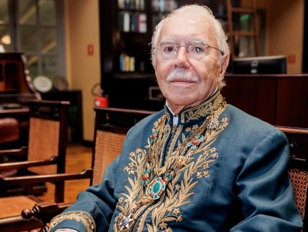 Ex-presidente Sarney viaja a SP para check-up após diagnóstico de pneumonia e ser internado