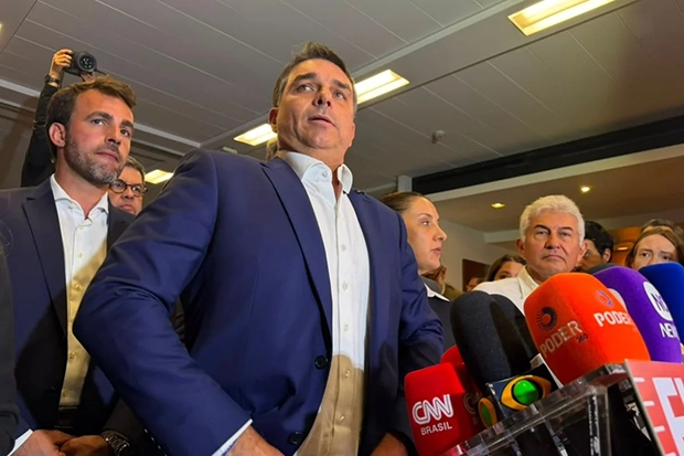 Senado banca segurança de Flávio Bolsonaro e mantém valor em sigilo