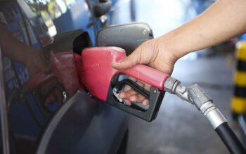Governo federal mantém subsídio de R$ 2,12 ao diesel  por 30 dias