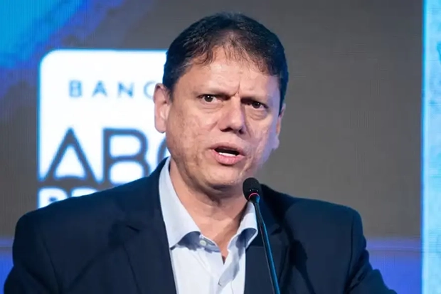 Tarcísio recebe R$ 1,15 milhão de bilionários donos da Leroy Merlin