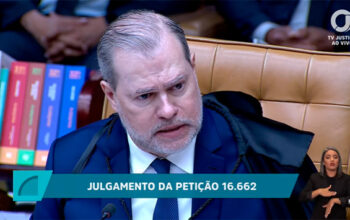 Toffoli acompanha Nunes Marques e se declara impedido em julgamento sobre Moraes