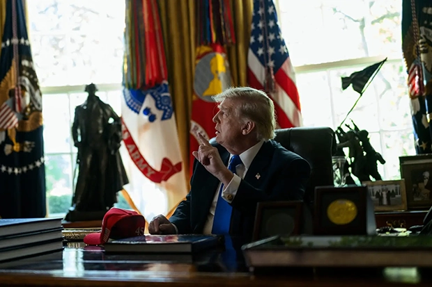 Trump diz que vai fracionar vacinas infantis para “reduzir o autismo”