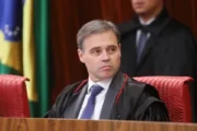 Voto de Mendonça no STF favoreceu Banco Master e o próprio irmão, aponta Dino