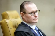 Zanin manda PF entregar cópia do celular de Vorcaro até as 23h